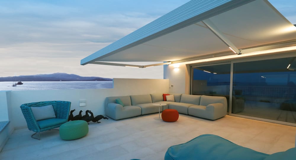 Futura 95 su una terrazza affacciata sul mare