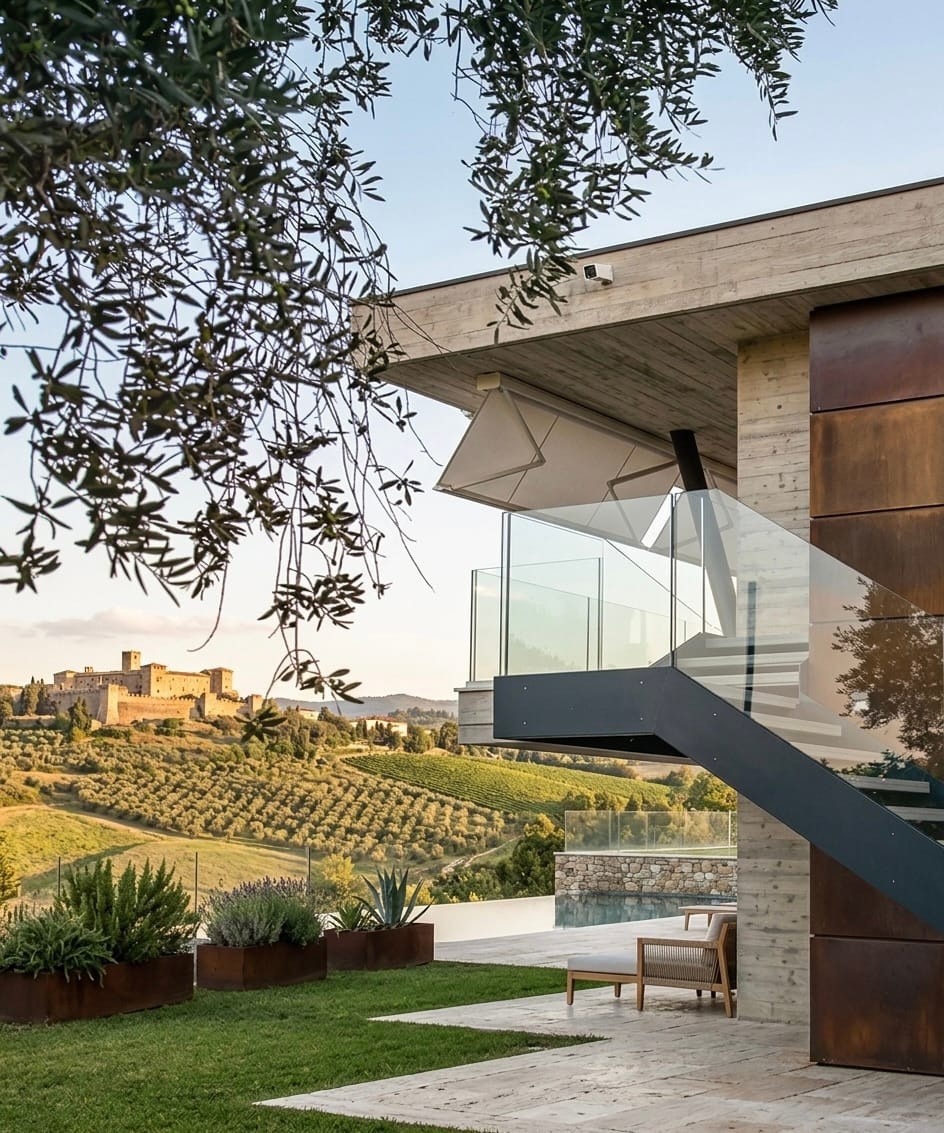 Tenda Futura 75 fissata a soffitto su una villa contemporanea
